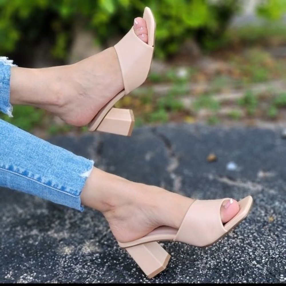 Women’s Open-Toe Sculpted Block Heel Mules in Blush - Picture 2 of 4